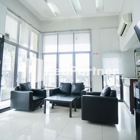 Toba Mansion Syariah Near Benhil Redpartner Hotell Jakarta Exteriör bild