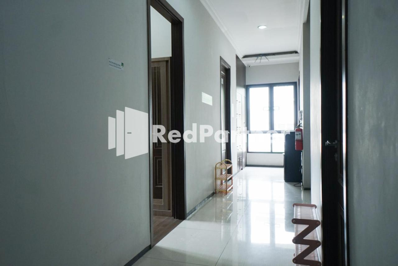 Toba Mansion Syariah Near Benhil Redpartner Hotell Jakarta Exteriör bild