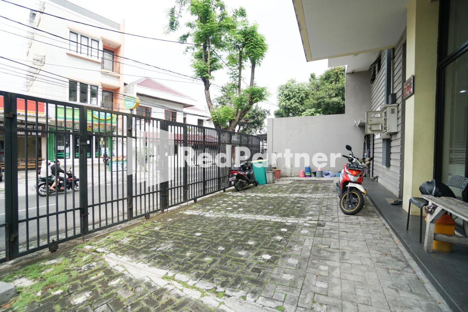 Toba Mansion Syariah Near Benhil Redpartner Hotell Jakarta Exteriör bild